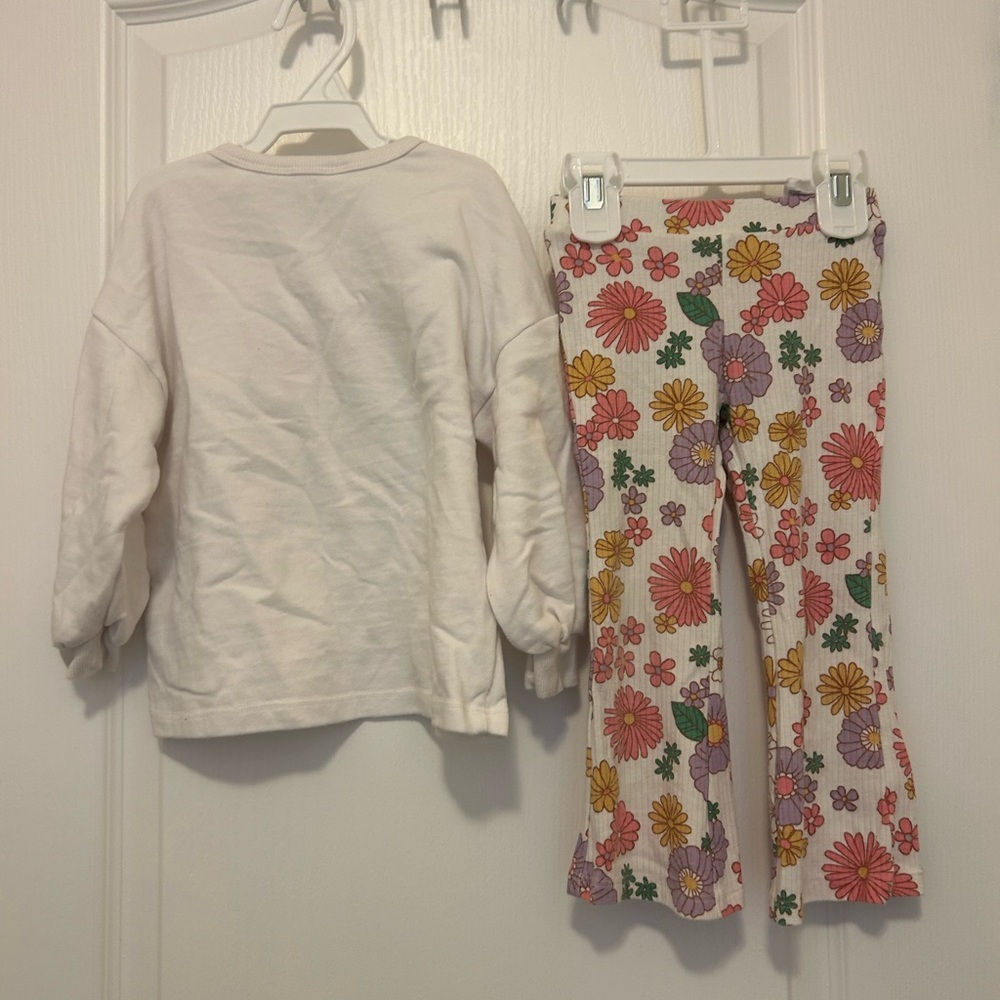 H&M Disney Minnie & Daisy Outfit Set - Picture 2 of 4